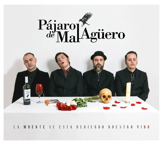 pajaro-de-mal-aguero-la-muerte-se-esta-bebiendo-nuestro-vino