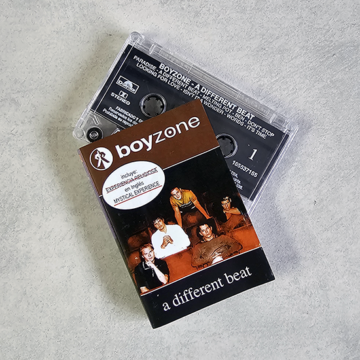Boyzone – A Different Beat; Cassette Usado